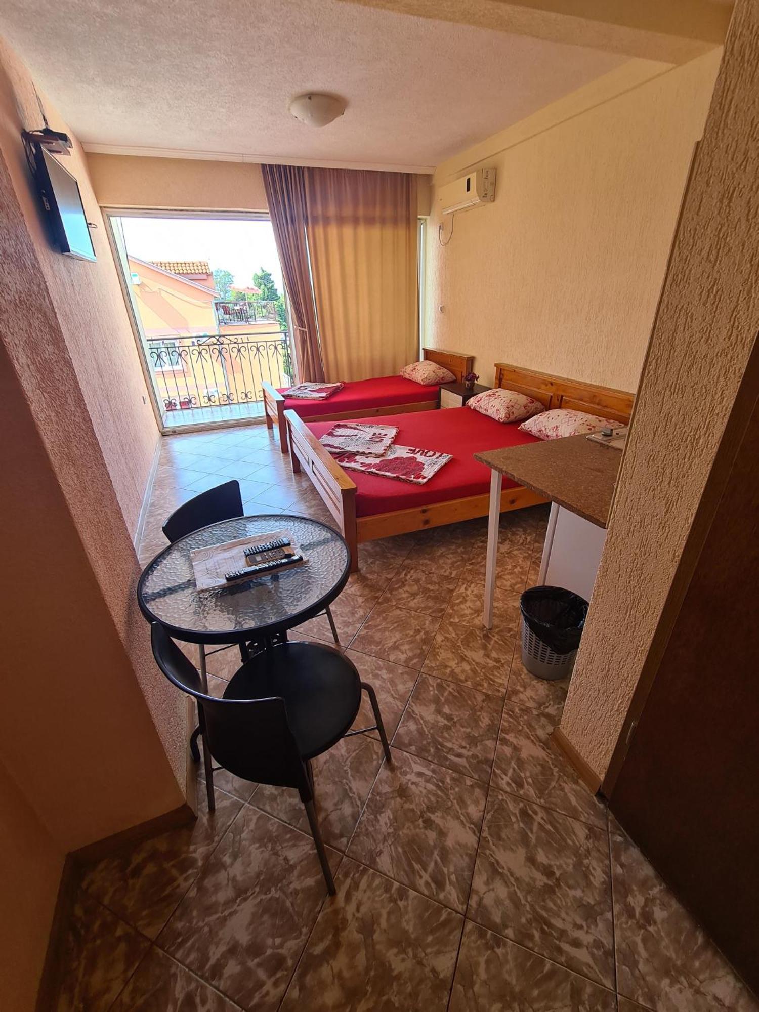 Apartments Bulatovic Бар Стая снимка