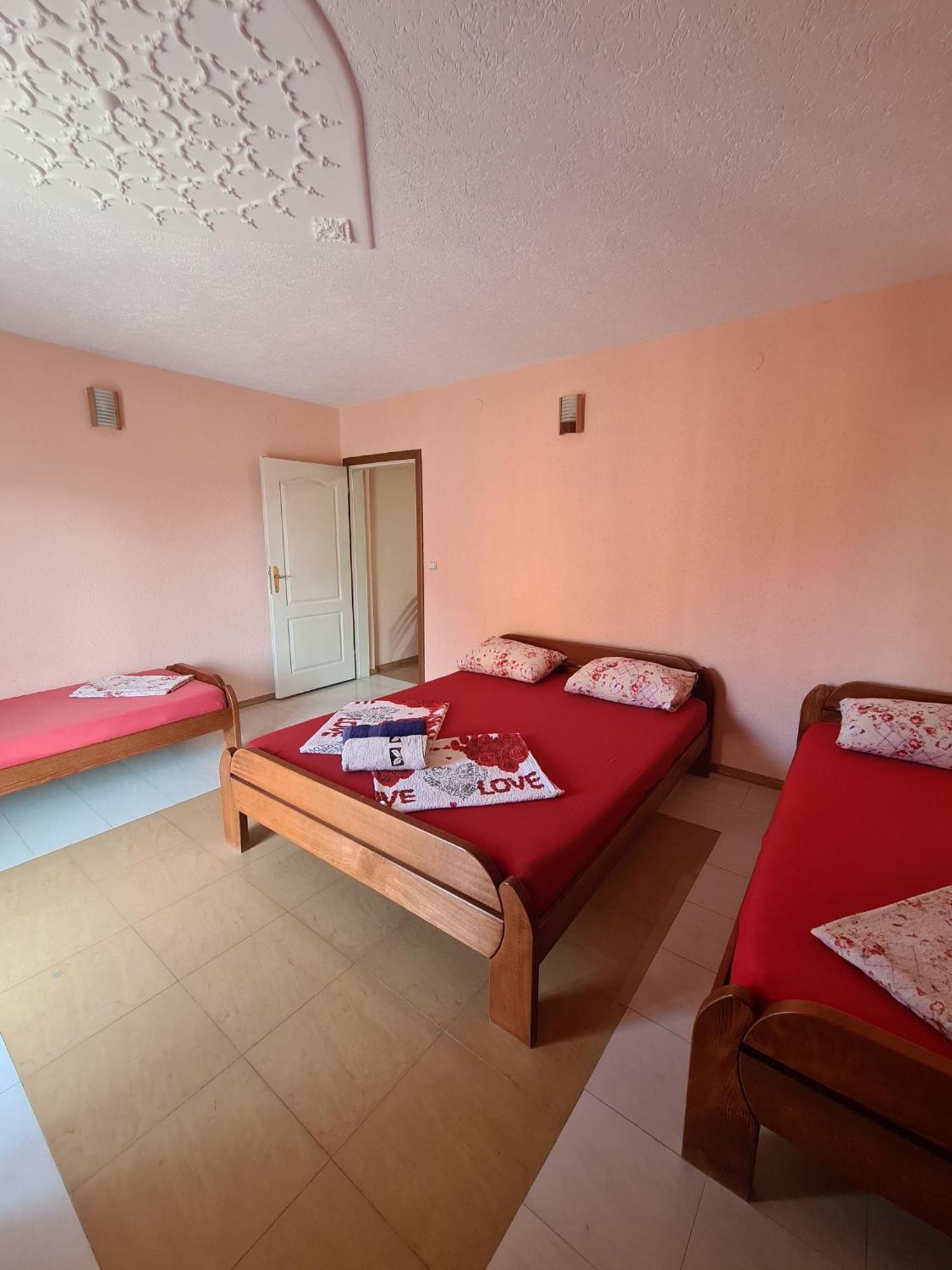 Apartments Bulatovic Бар Стая снимка