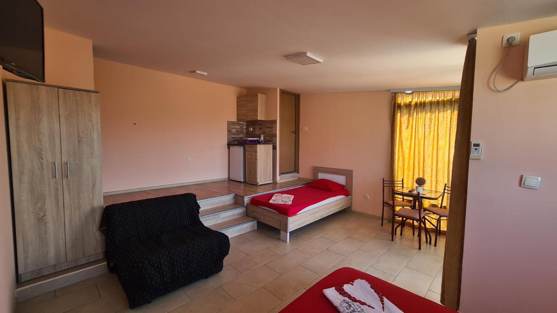 Apartments Bulatovic Бар Стая снимка